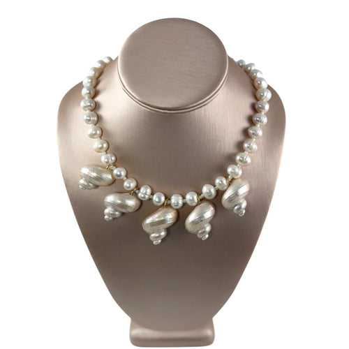 N3866 -Freshwater pearls with natural shells