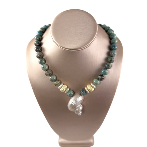 N3934 -Agate with gold plated beads and genuine shell