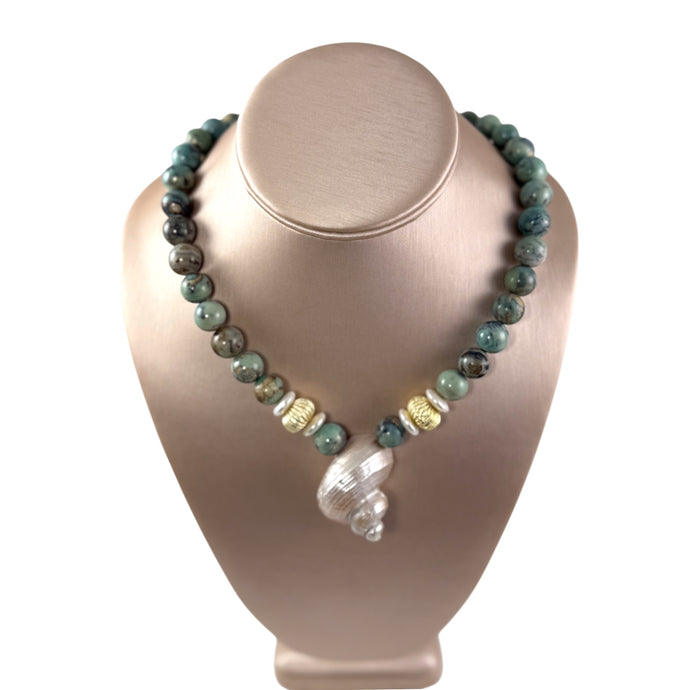 N3934 -Agate with gold plated beads and genuine shell