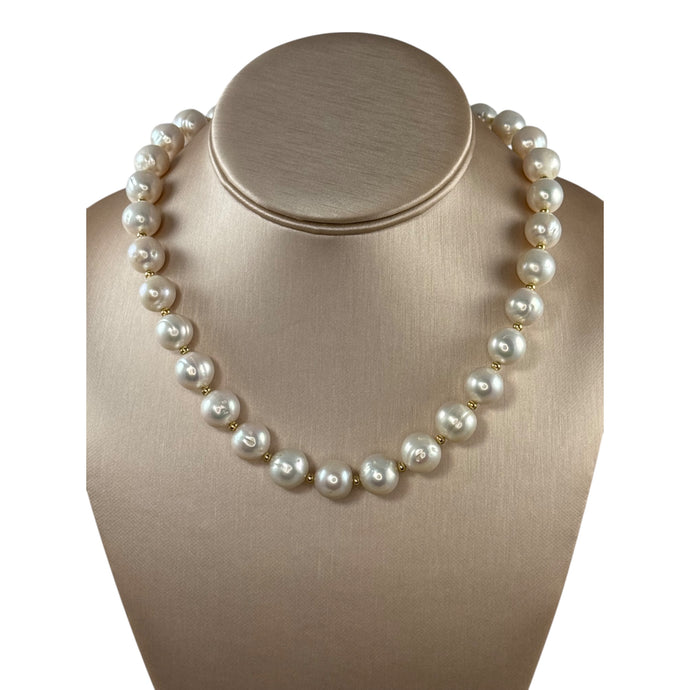 N3956 - Pearls with gold clasp
