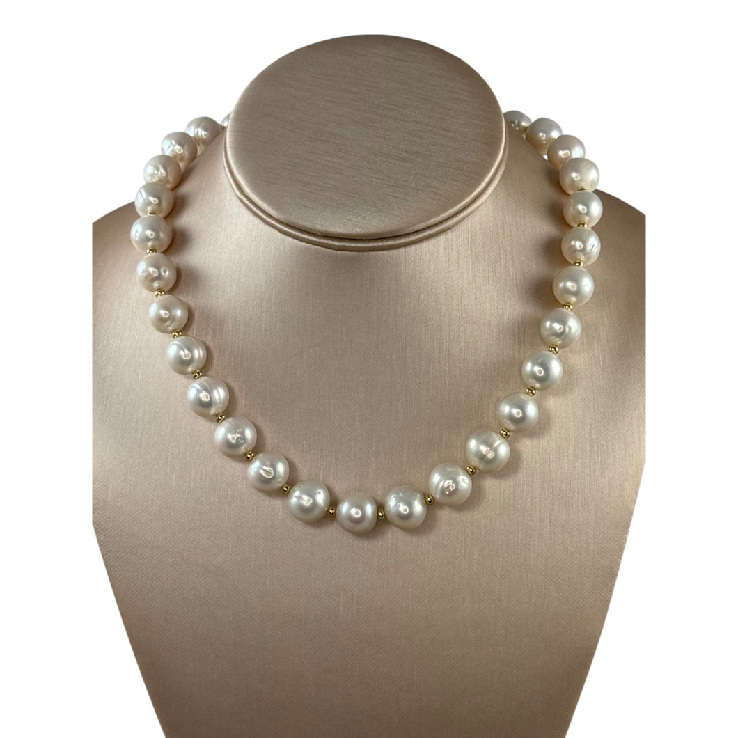 N3956 - Pearls with gold clasp