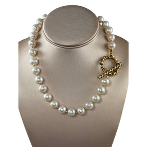 N3956 - Pearls with gold clasp