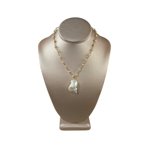 N3869 -Shell on pearl and gold plated chain