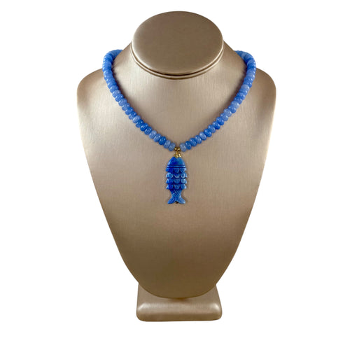 N4077 -Agate beads with carved fish pendant